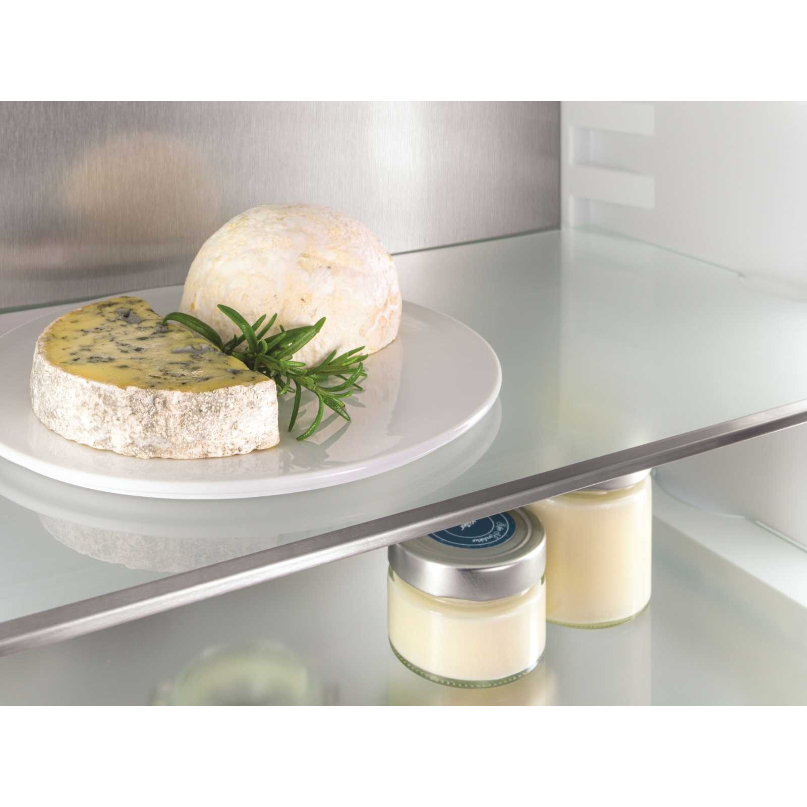 Combină frigorifică integrabilă cu EasyFresh şi NoFrost Liebherr